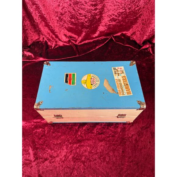 Vintage Toy Box - Metal Doll Suitcase with Dynamite Stickers - 1970s Storage - Picture 9 of 9